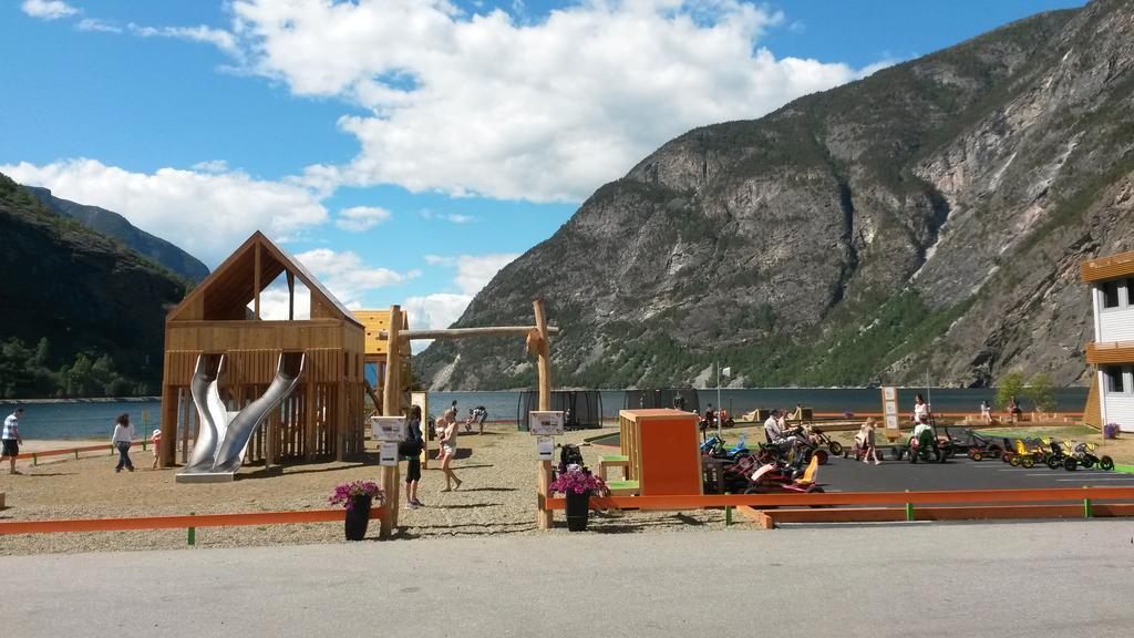 Laerdal Ferie- Og Fritidspark Lærdalsøyri Exteriör bild