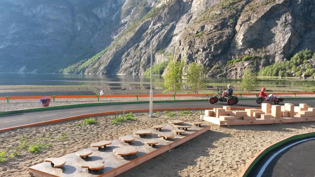 Laerdal Ferie- Og Fritidspark Lærdalsøyri Exteriör bild